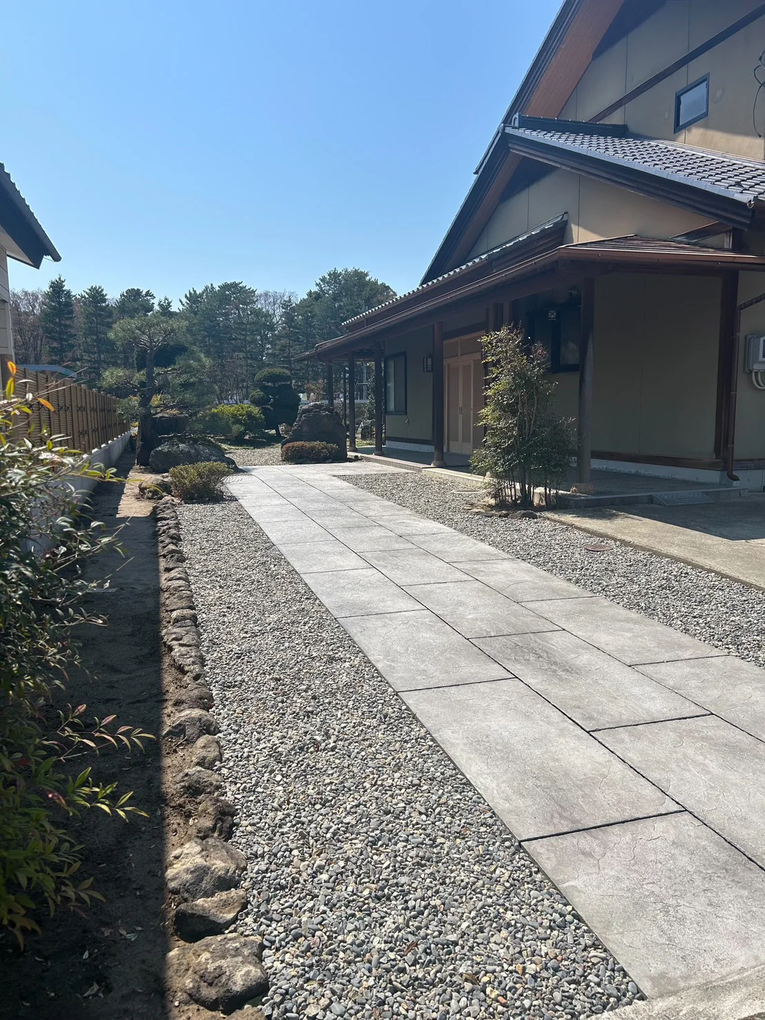 和風アプローチのドットコンプラス施工事例